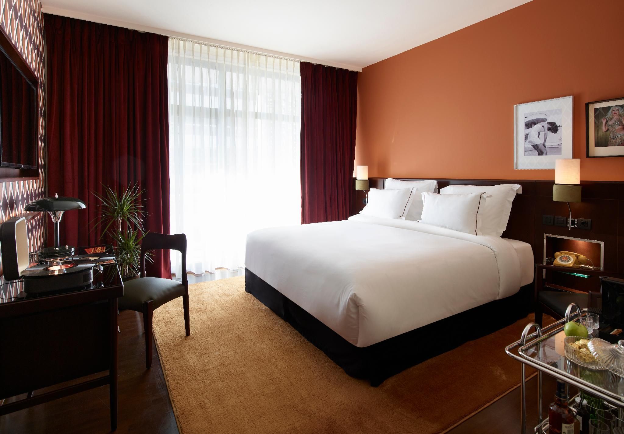 Deluxe Balcony Room