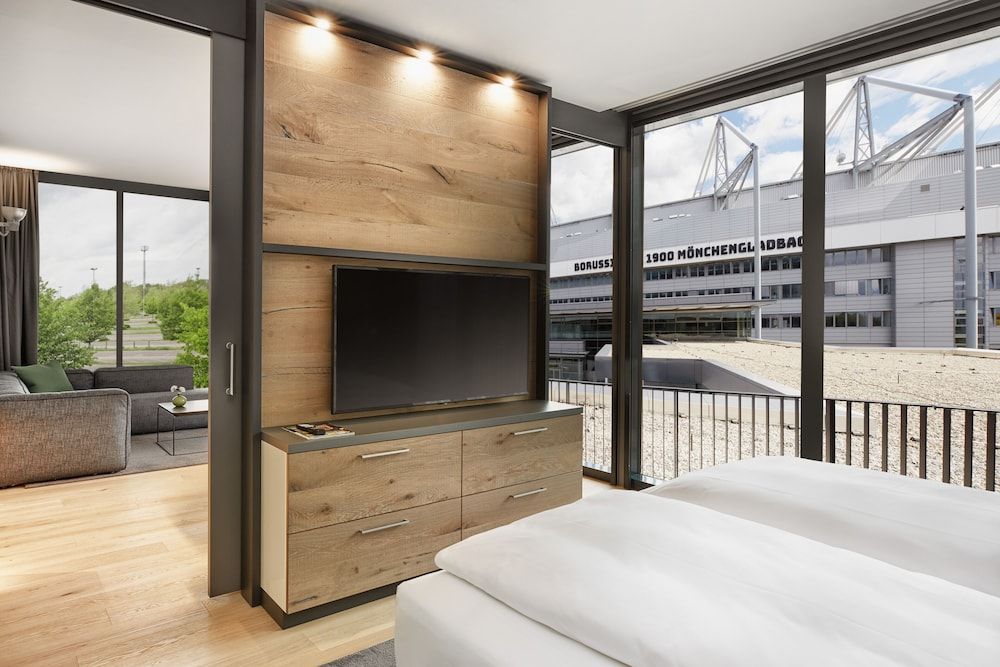 Senior Suite, 1 King Bed, Non Smoking
