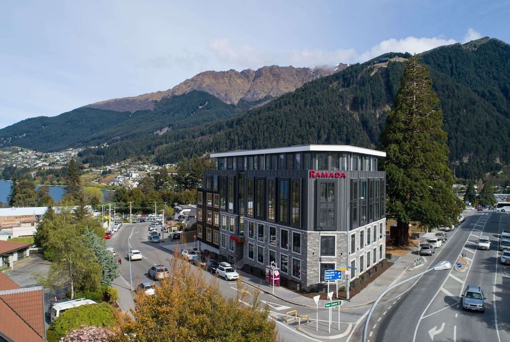 undefined Ramada by Wyndham Queenstown Central 3