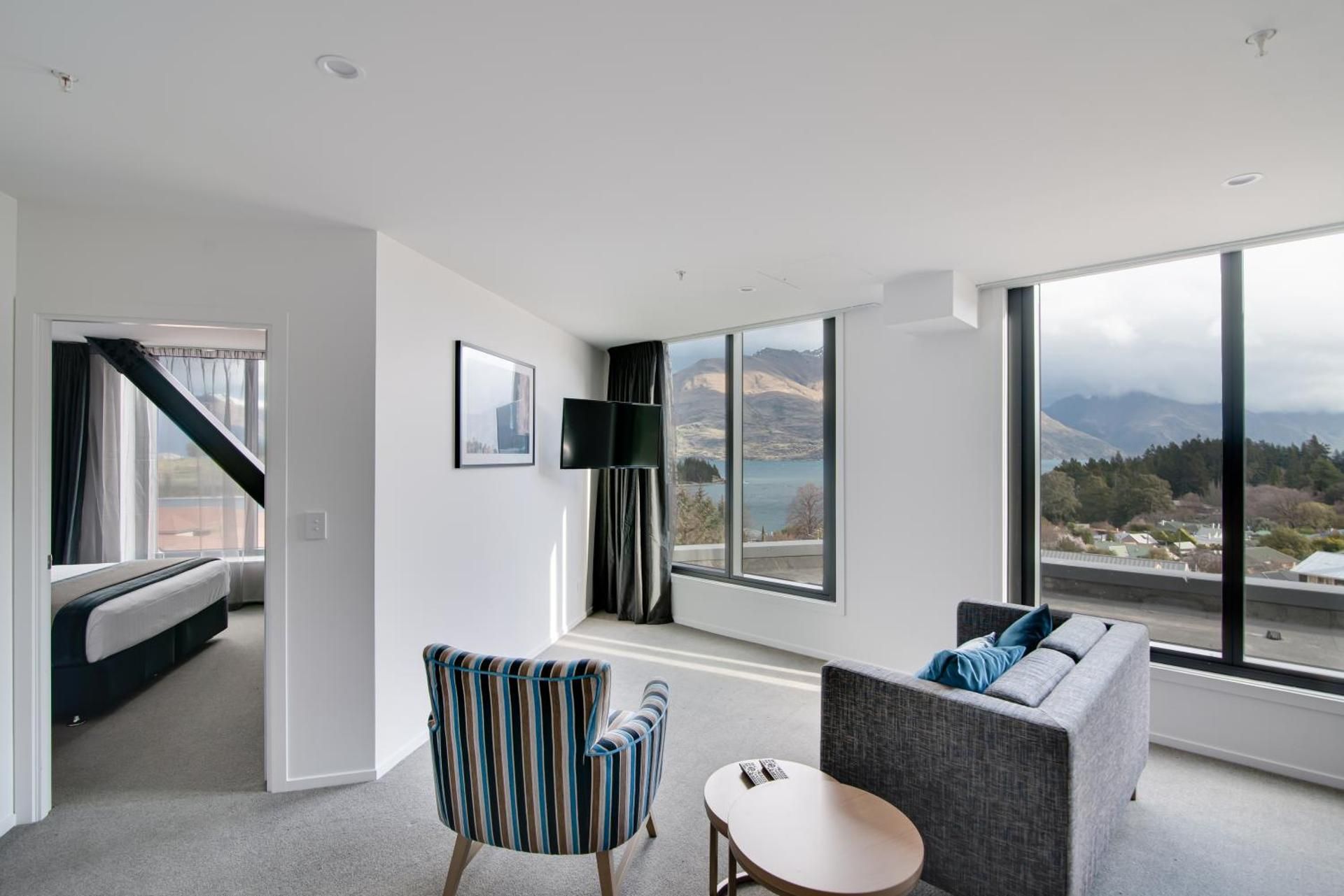 One Bedroom Accessible Apartment, Lake View