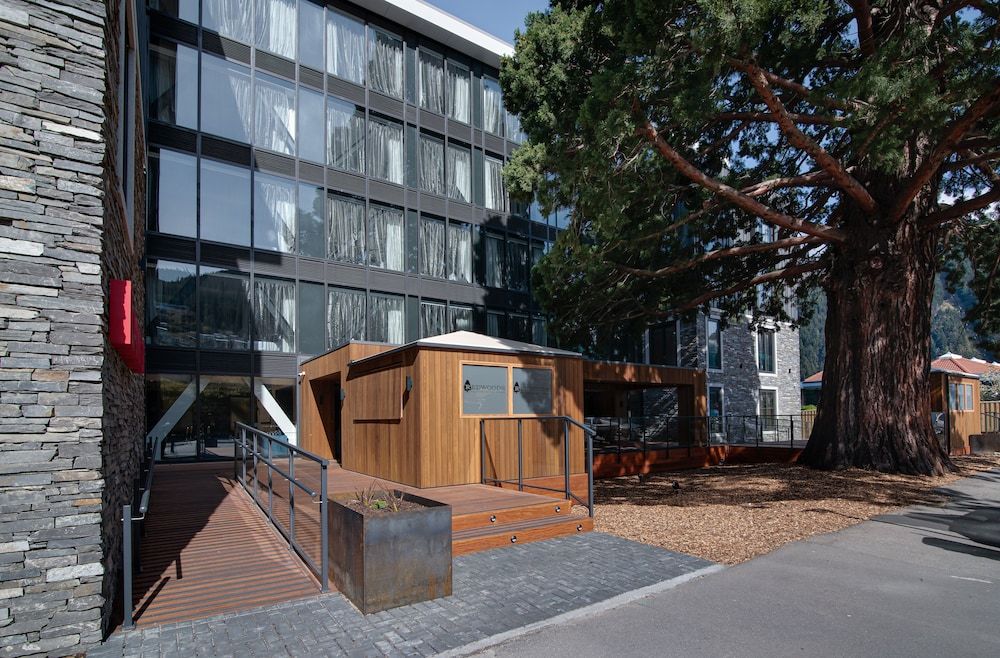 undefined Ramada by Wyndham Queenstown Central 6