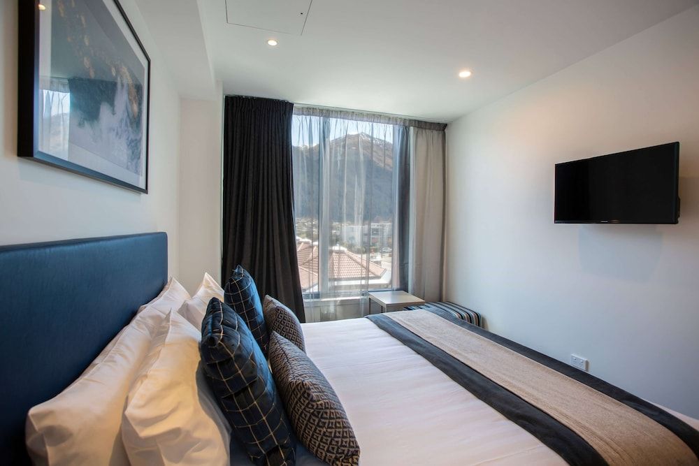 Ramada by Wyndham Queenstown Central Hotel Room 3