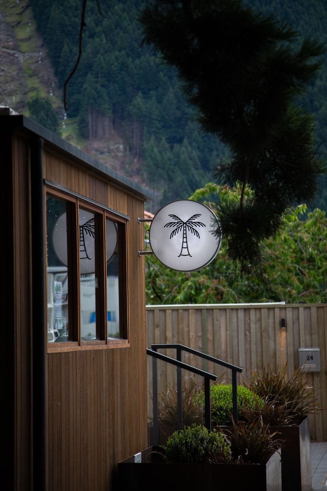 undefined Ramada by Wyndham Queenstown Central 8