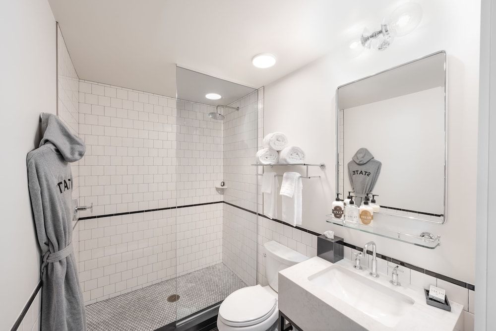 The State Hotel Room, 1 King Bed 2