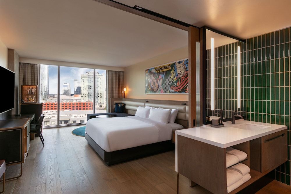 Superior Room, 1 King Bed, City View (Mobility Accessible, Roll-In Shower)