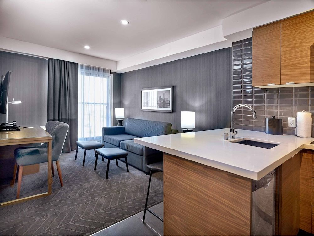 Sandman Signature Plano - Frisco Hotel Standard Suite, 1 King Bed with Sofa bed, Kitchen 8