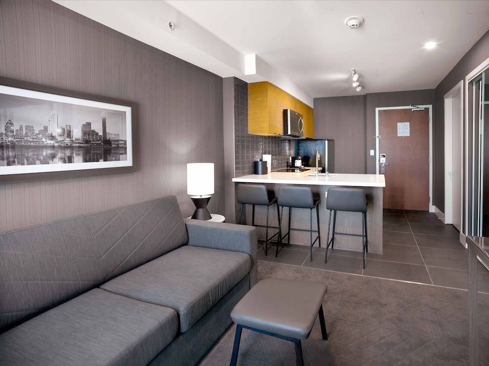 Sandman Signature Plano - Frisco Hotel Standard Suite, 1 King Bed with Sofa bed, Kitchen 9