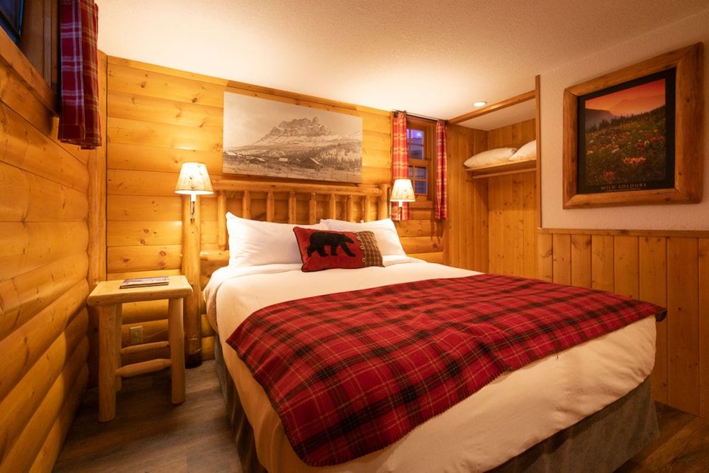 Baker Creek By Basecamp One Bedroom Cabin + Loft (Stairs) 2