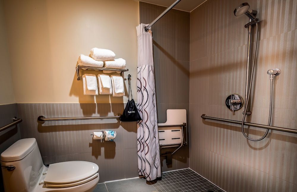 La Quinta Inn & Suites by Wyndham Times Square South Room, 2 Queen Beds, Accessible, Non Smoking (Mobility) 5