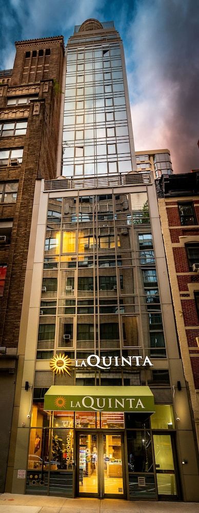 undefined La Quinta Inn & Suites by Wyndham Times Square South 6