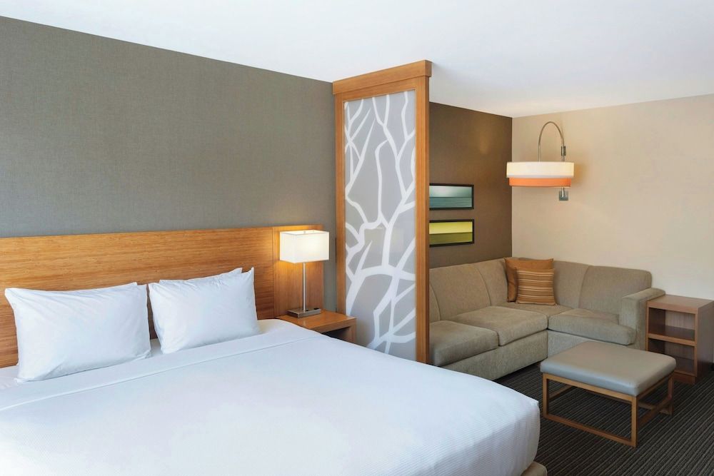 Premium Room, 1 King Bed, Balcony, Marina View