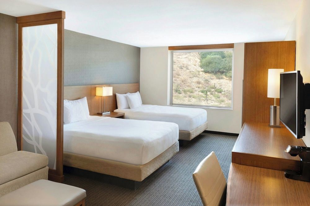 Deluxe Room, 2 Queen Beds, Golf View