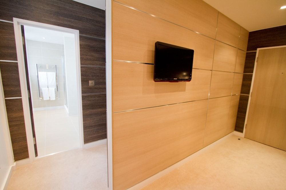 undefined The Wesley Euston 3