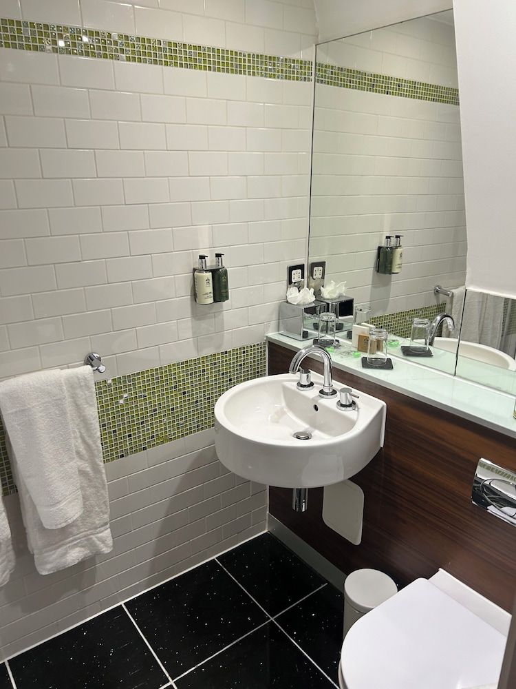 The Wesley Euston Standard Double Room 7