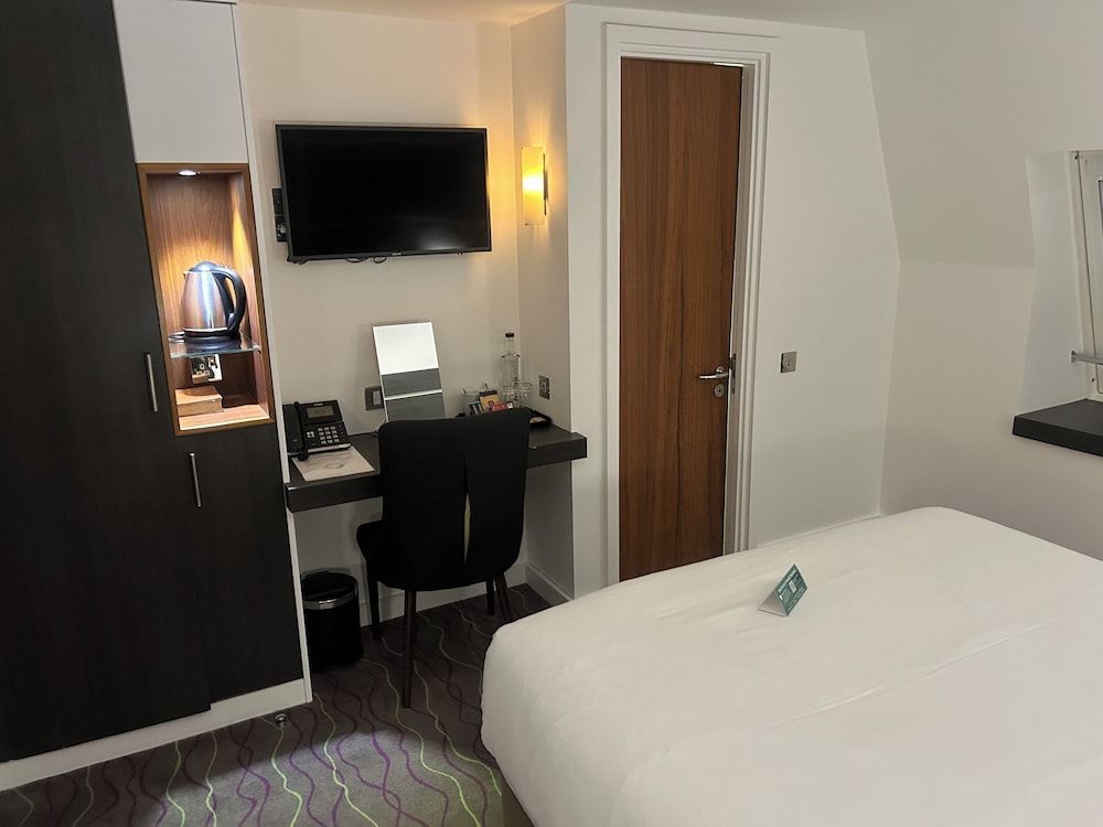 The Wesley Euston Standard Double Room 2