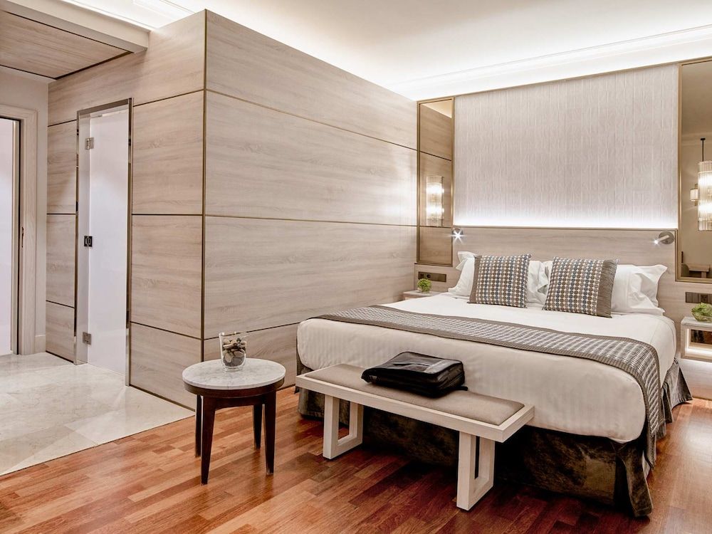 Hotel Preciados Deluxe Double or Twin Room 6