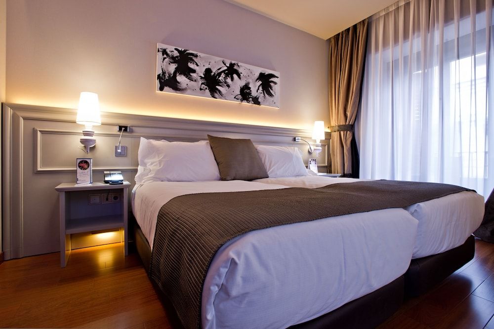 Hotel Preciados Deluxe Double or Twin Room