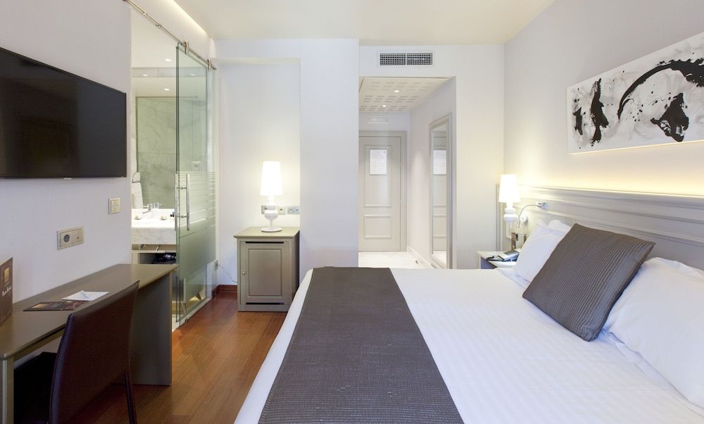 Hotel Preciados Deluxe Double or Twin Room 5