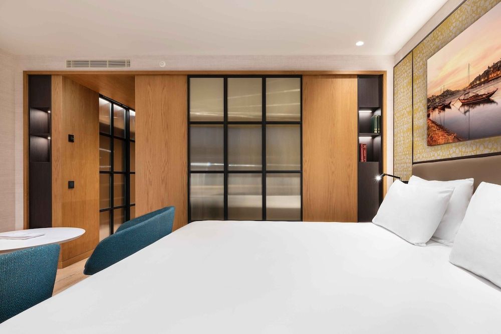 Eurostars Aliados Deluxe Double Room