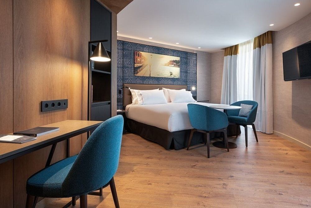 Premium Double Room (City Hall View)