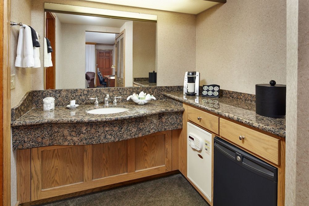 Cavalier Oceanfront Resort Deluxe Room, 1 King Bed, Fireplace 2