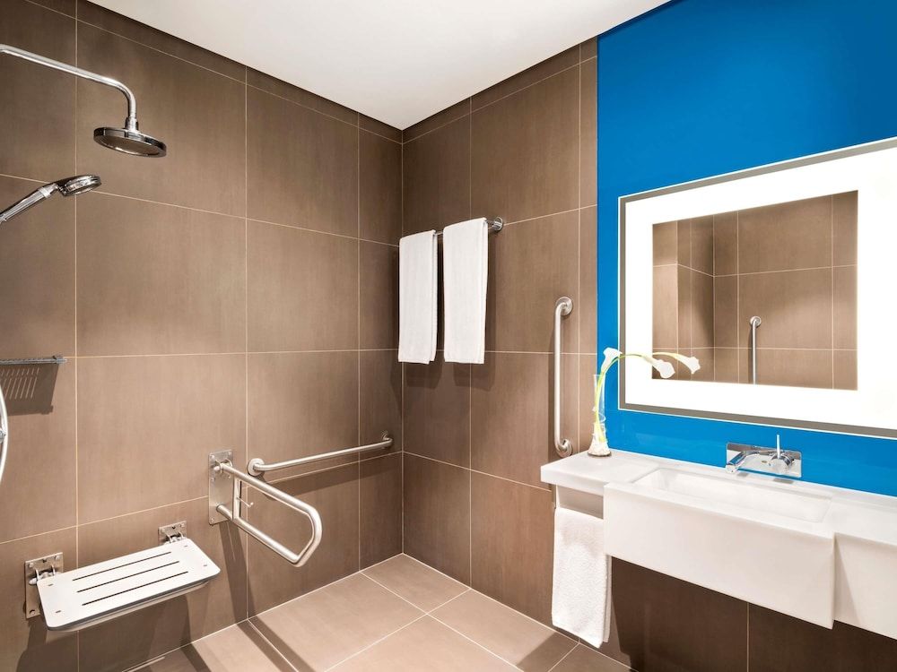 Novotel Bur Dubai Superior Double Room, 1 Double Bed with Sofa bed 3