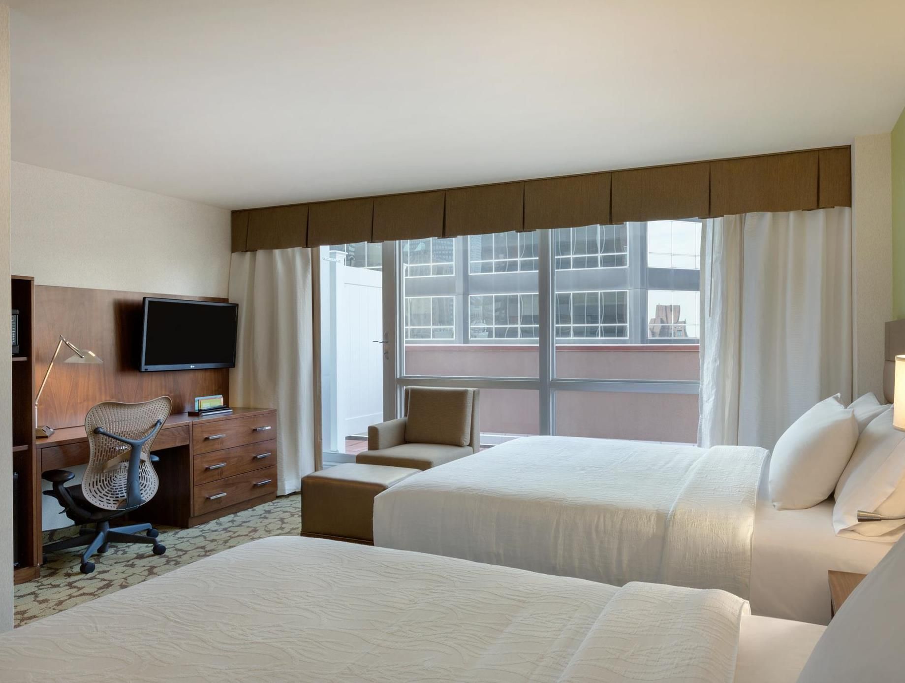 2 QUEEN BEDS-CITY VIEW-OUTDOOR TERRACE