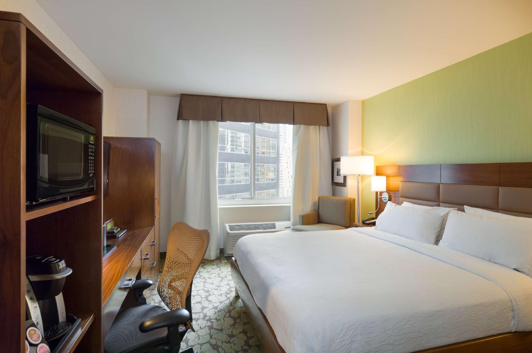 1 King Bed Top Floor City View