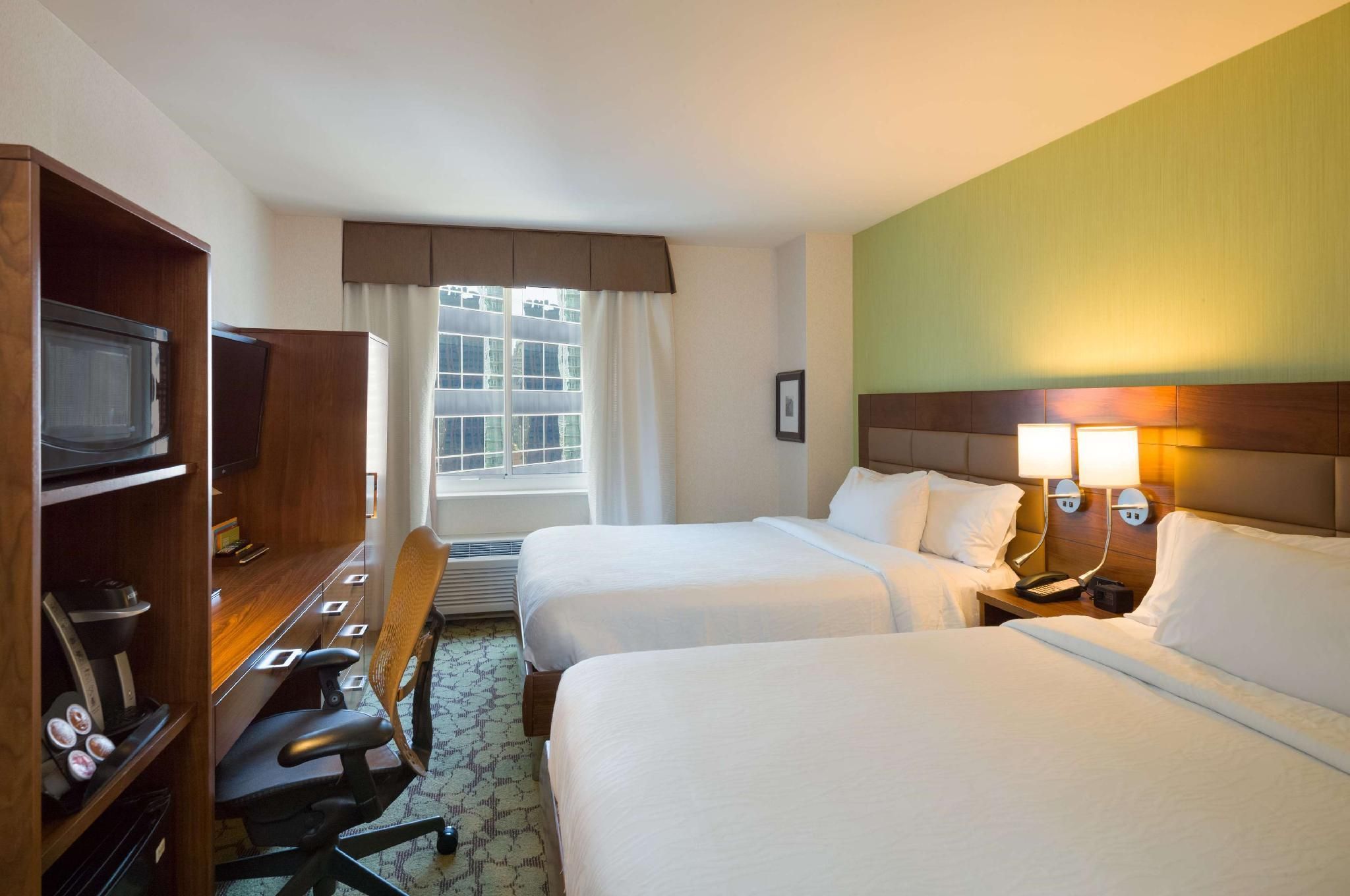 2 Queen Beds with City View