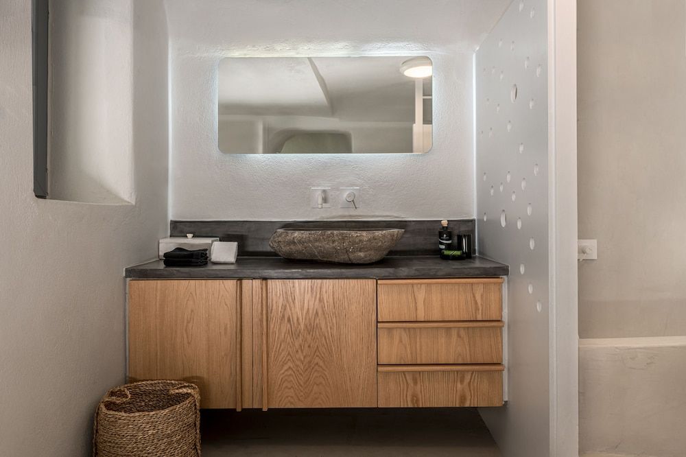 Andronis Luxury Suites Deluxe Suite with Outdoor Hot tub 2