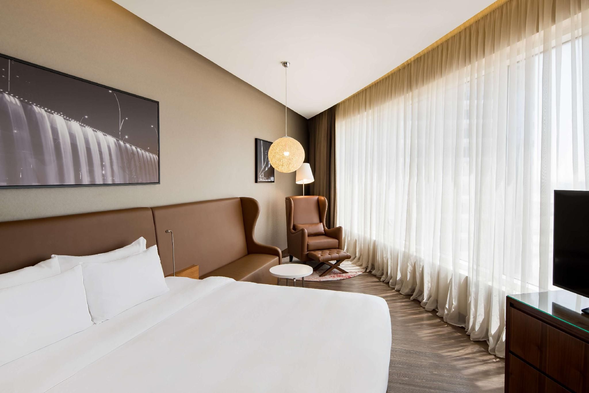 Radisson Blu Hotel, Dubai Canal View Standard Room 30