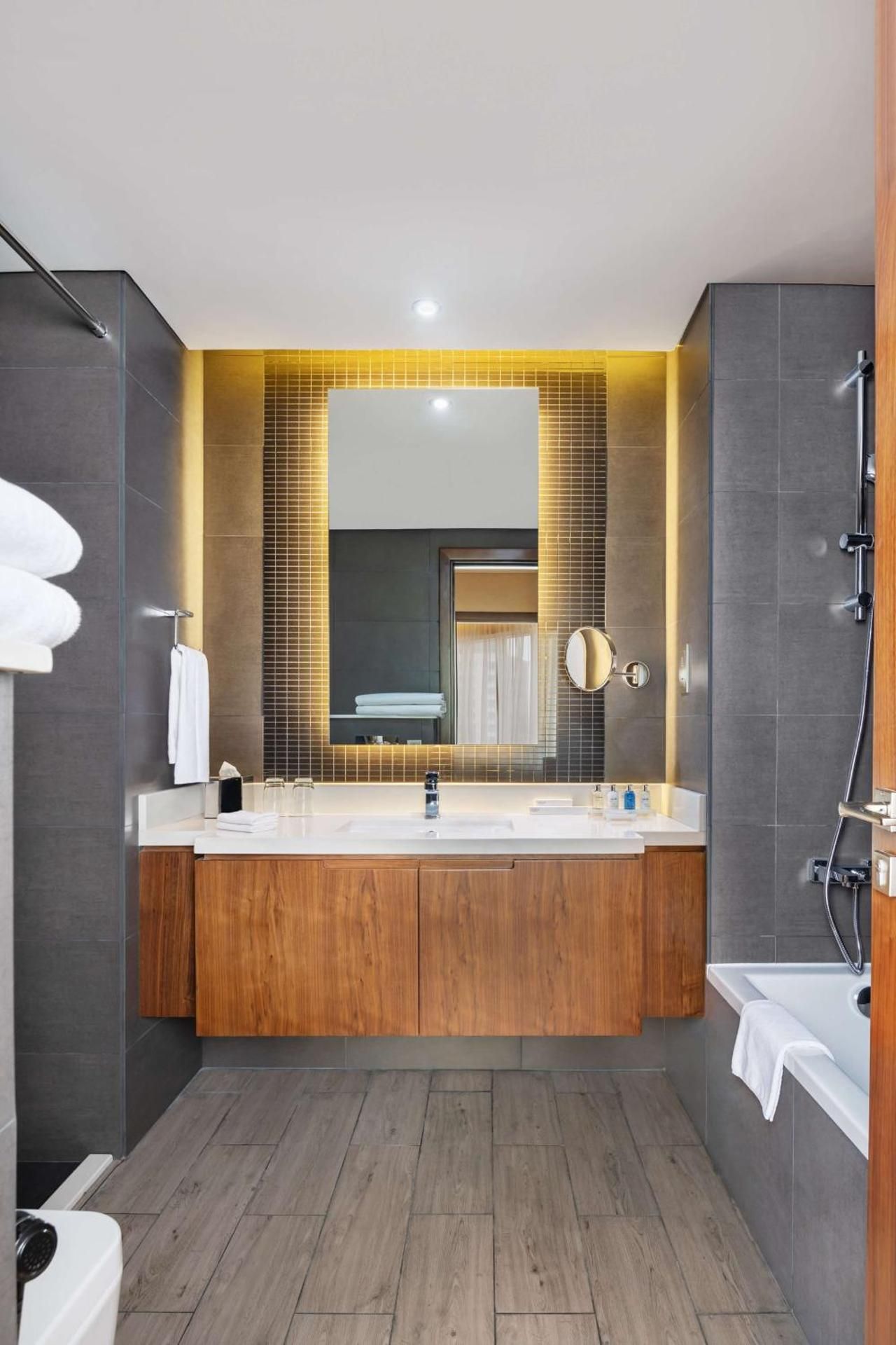 Radisson Blu Hotel, Dubai Canal View Standard Room 40