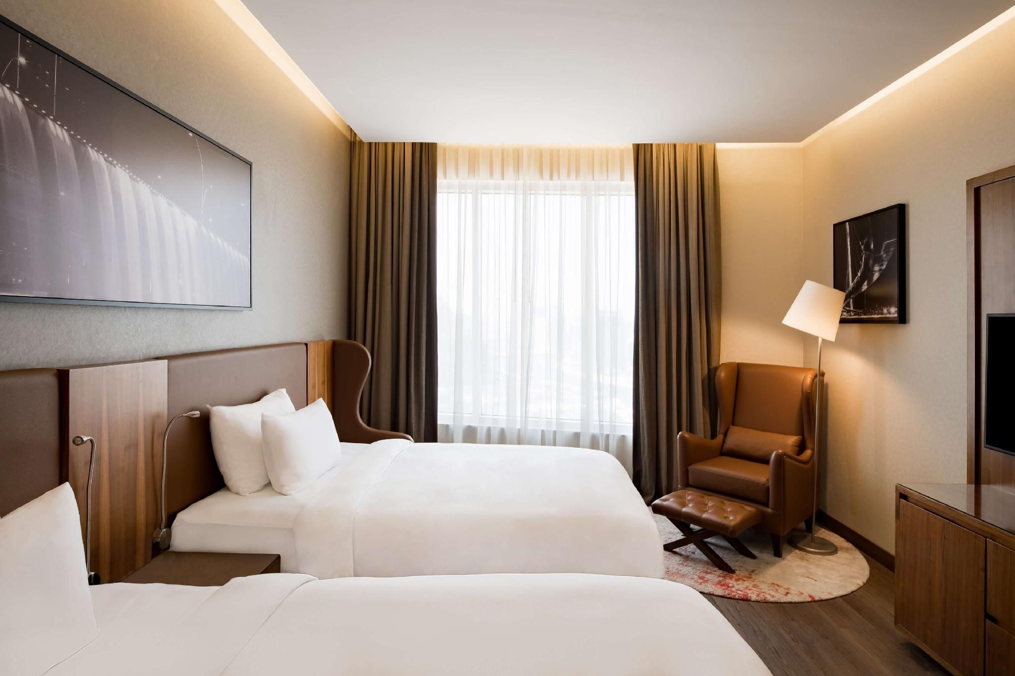 Radisson Blu Hotel, Dubai Canal View Standard Room 32