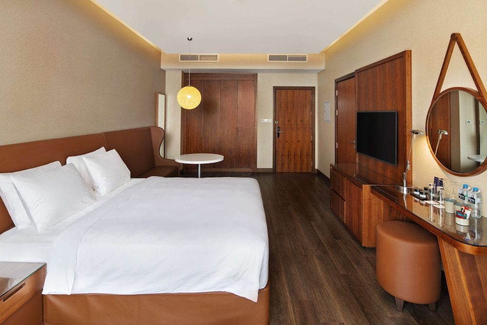 Radisson Blu Hotel, Dubai Canal View Standard Room 12