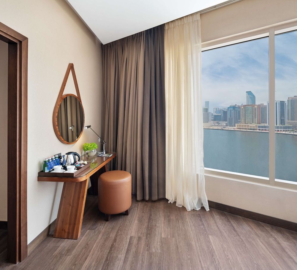 undefined Radisson Blu Hotel, Dubai Canal View