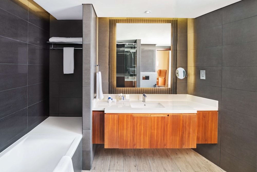 Radisson Blu Hotel, Dubai Canal View Standard Room 37