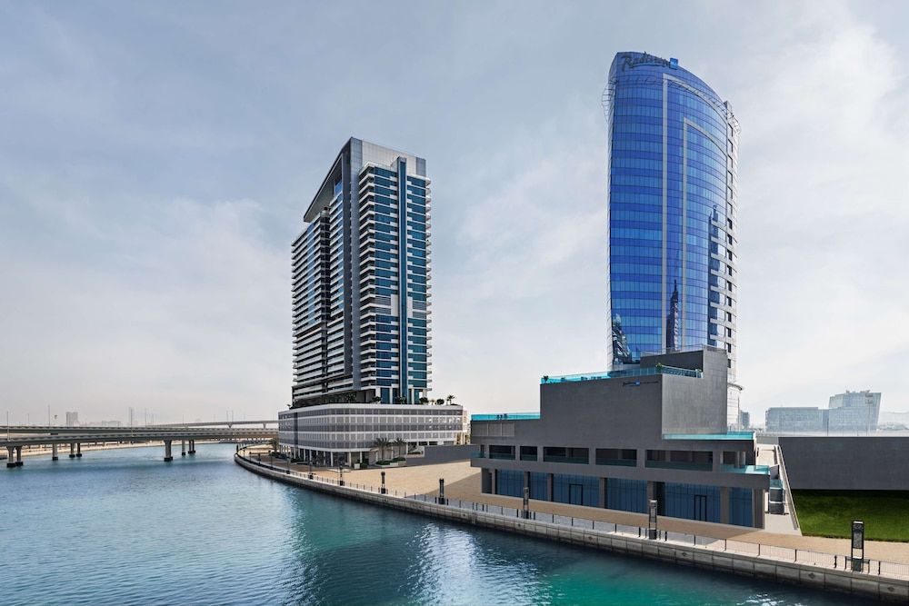 undefined Radisson Blu Hotel, Dubai Canal View 2