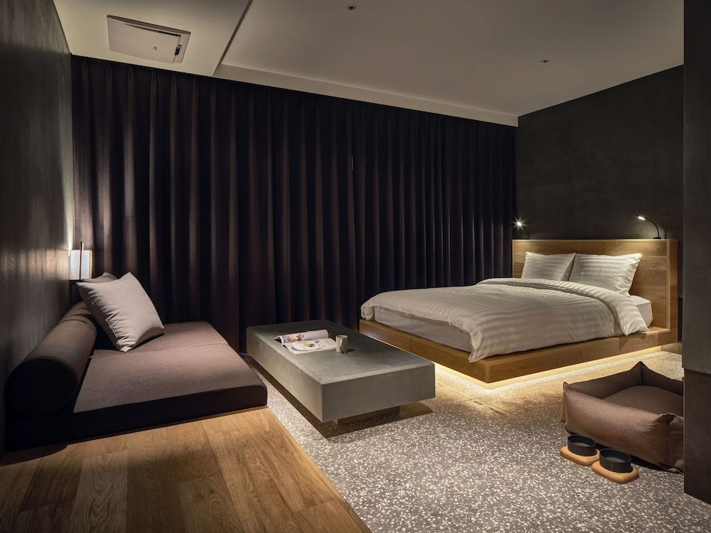 Sono Pet Clubs & Resorts VivaldiPark Family (Pet Club Semi-Kitchen/Park View/Bed) - Rabies&ComprehensiveVaccineCertificate within 2 years