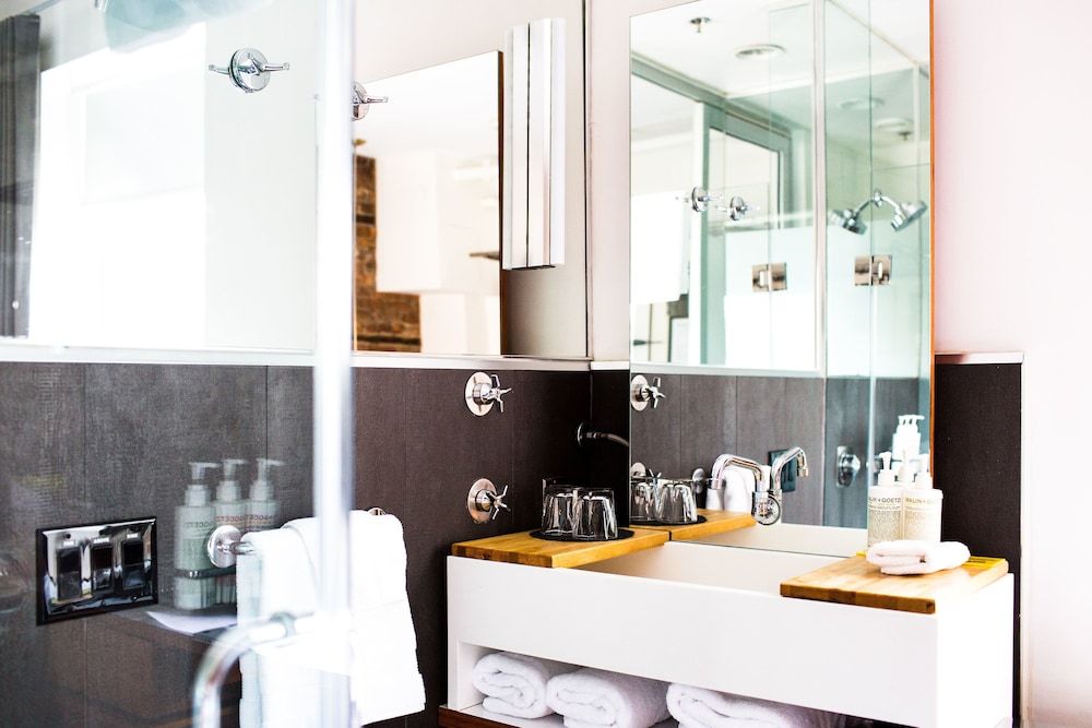 The Drake Hotel Classic Queen 4