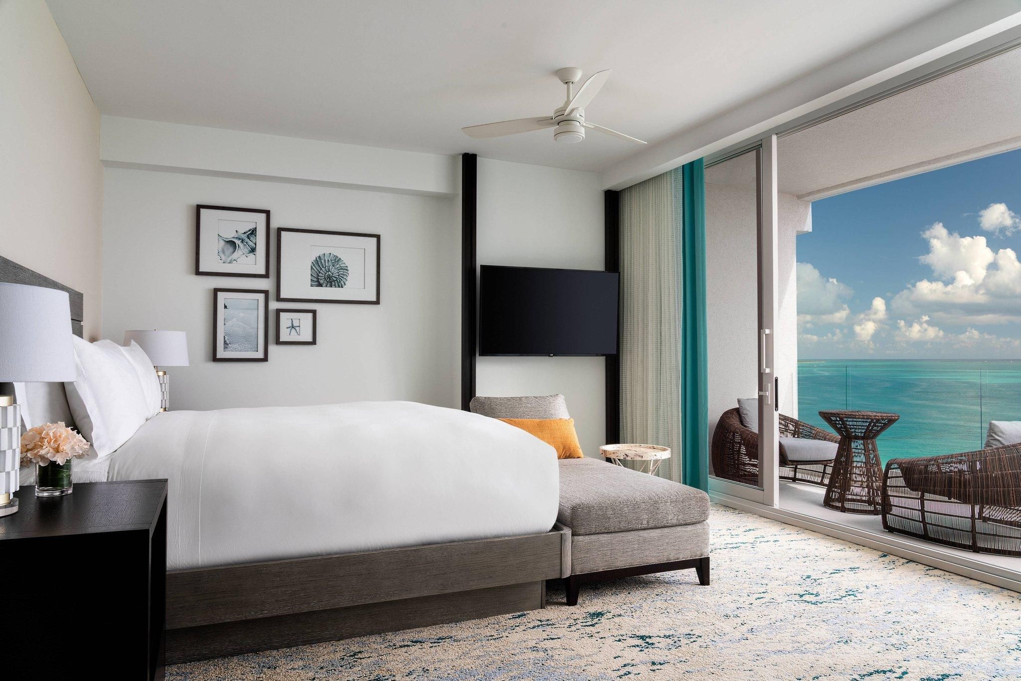 2 Bedroom Executive Suite, 2 Bedroom Suite, Bedroom 1: 1 King, Bedroom 2: 2 Queen, Oceanfront