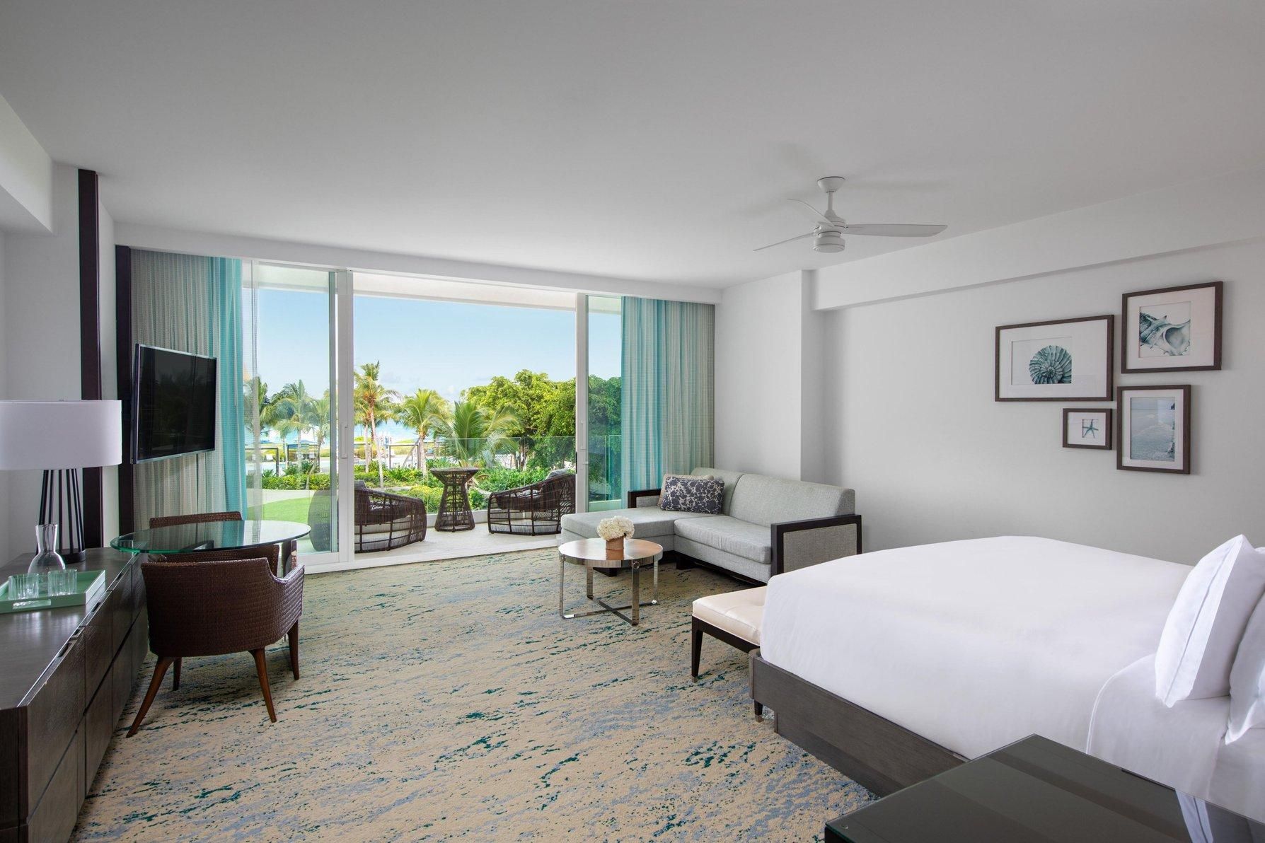 Deluxe Guest room, 1 King, Partial Ocean view, Balcony