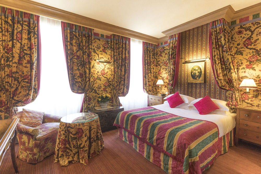 Hotel Chambiges Elysées Standard Double Room