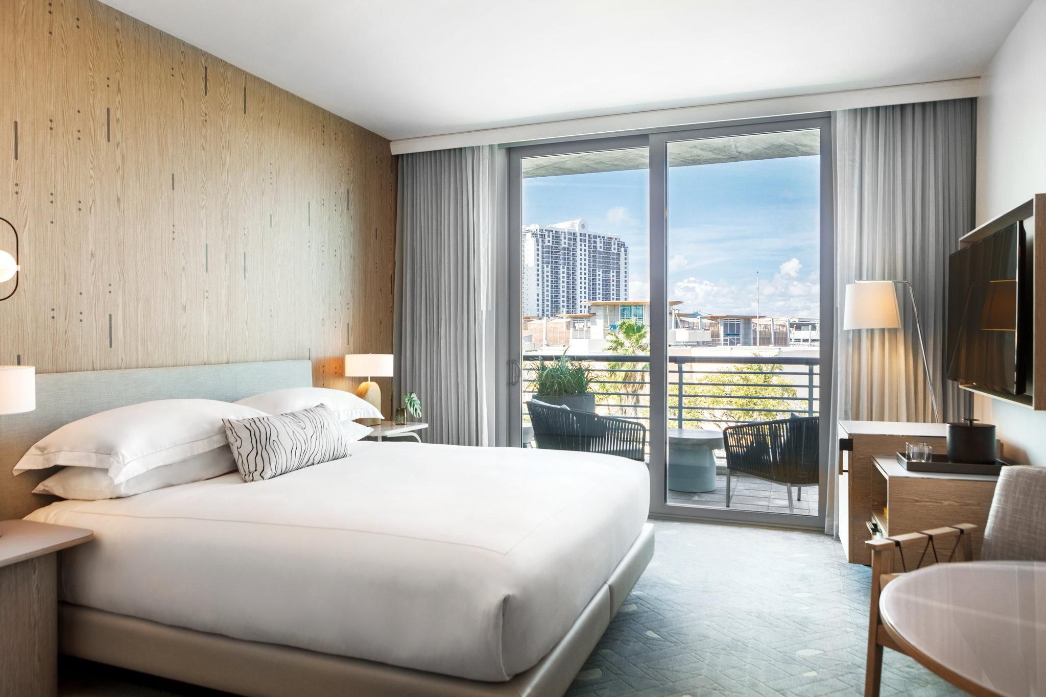 1 King Premium Terrace City View