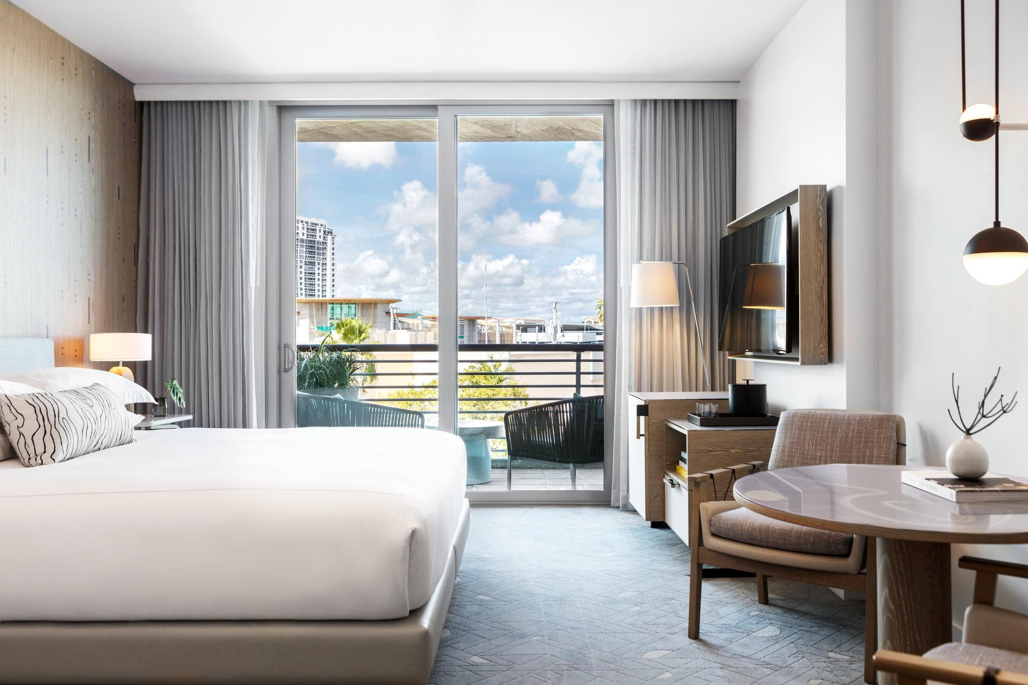 1 Queen Premium Balcony