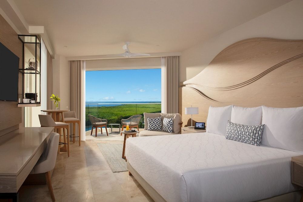 Junior Suite, 1 King Bed, Lagoon View (Allure)
