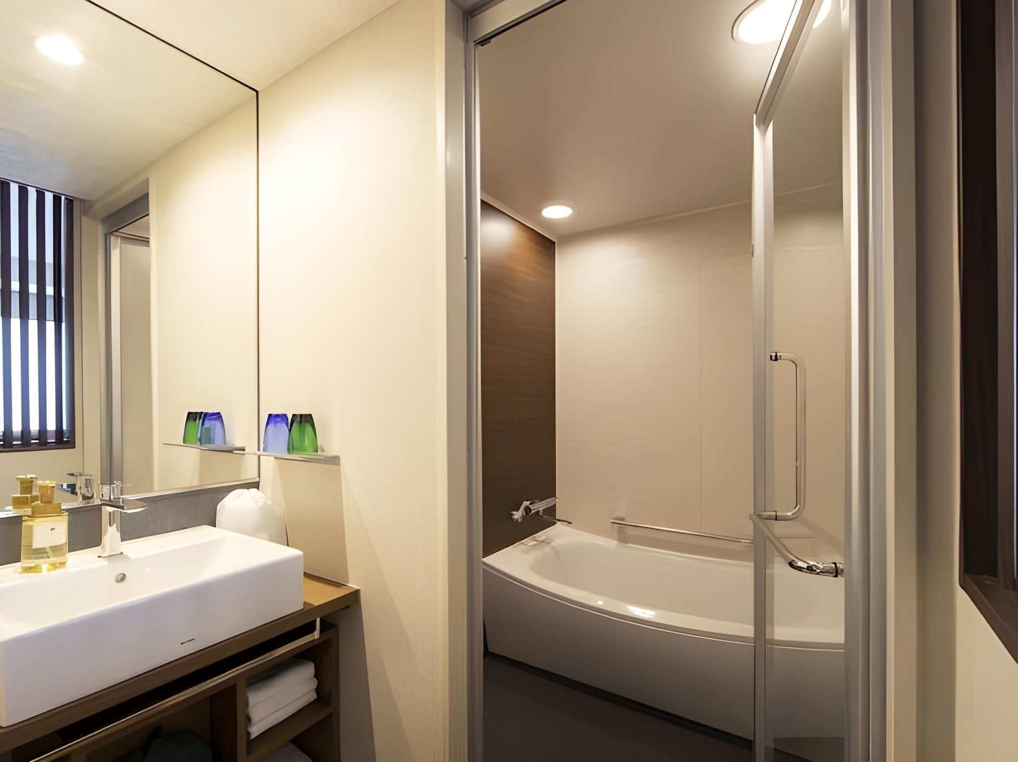 High Floor Superior Twin Room with Sofa Bed