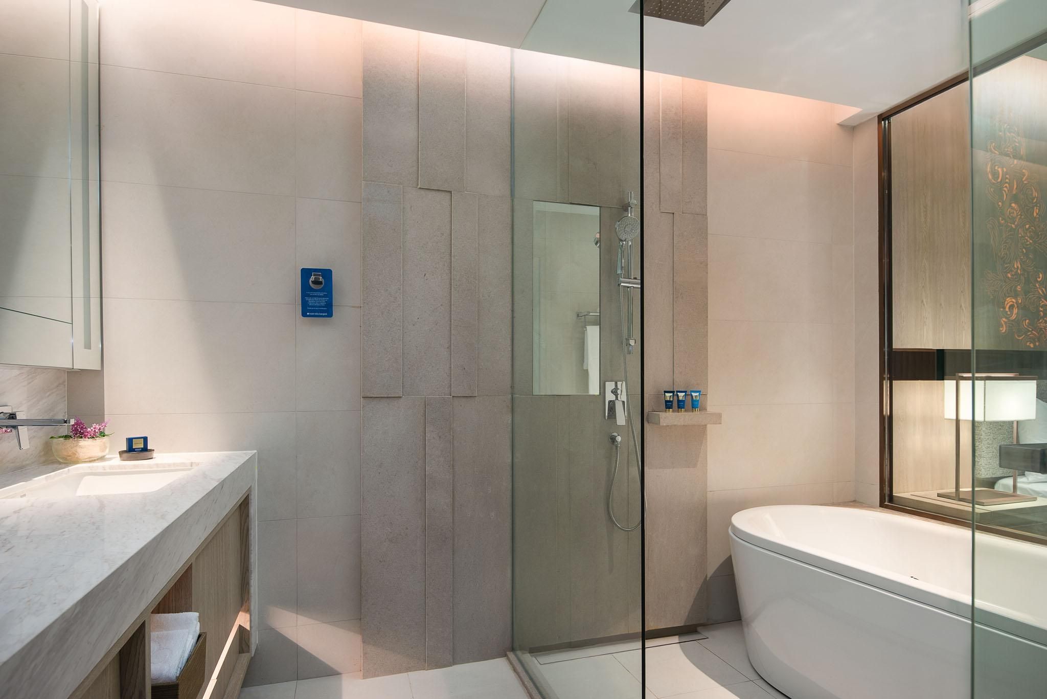 Hotel Nikko Bangkok Superior King Bed Room 3