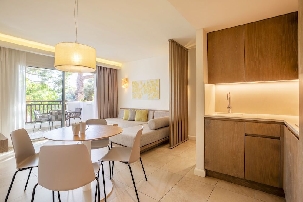 Premium Apartment, 1 Bedroom, Sea View (2 adults + 2 children)