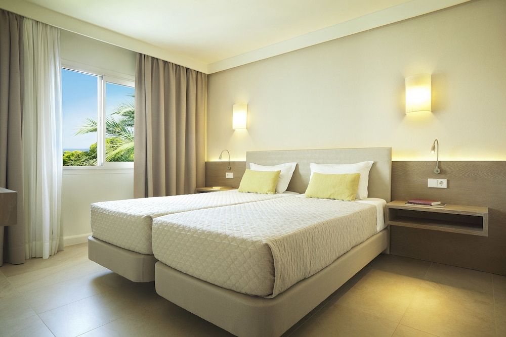 Premium Apartment, 1 Bedroom, Sea View (2 adults + 1 child)
