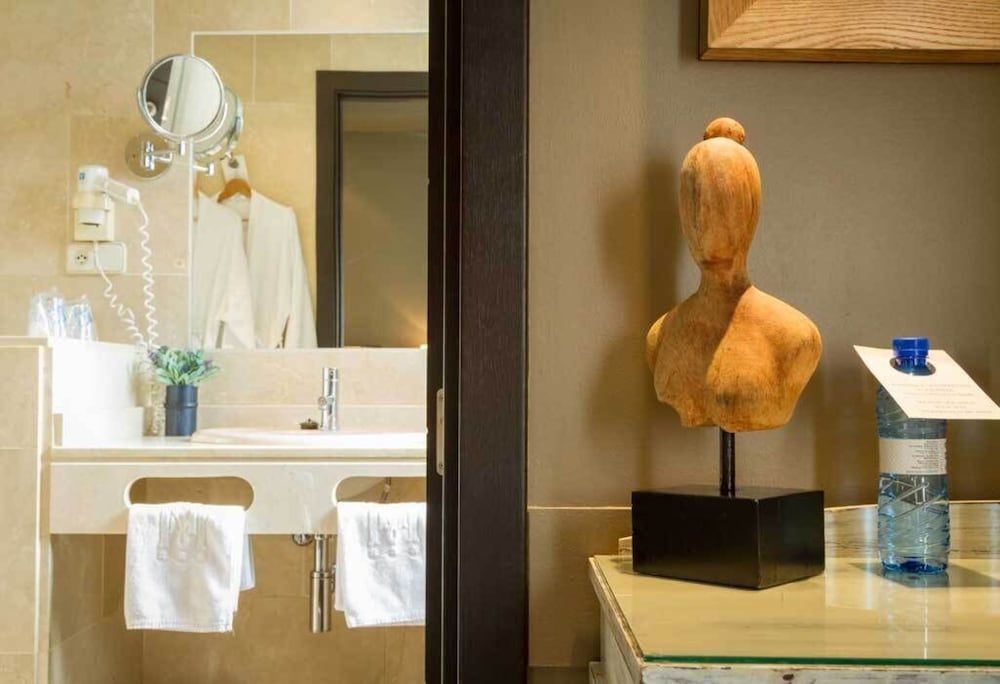 undefined Hotel Moderno Puerta del Sol 8